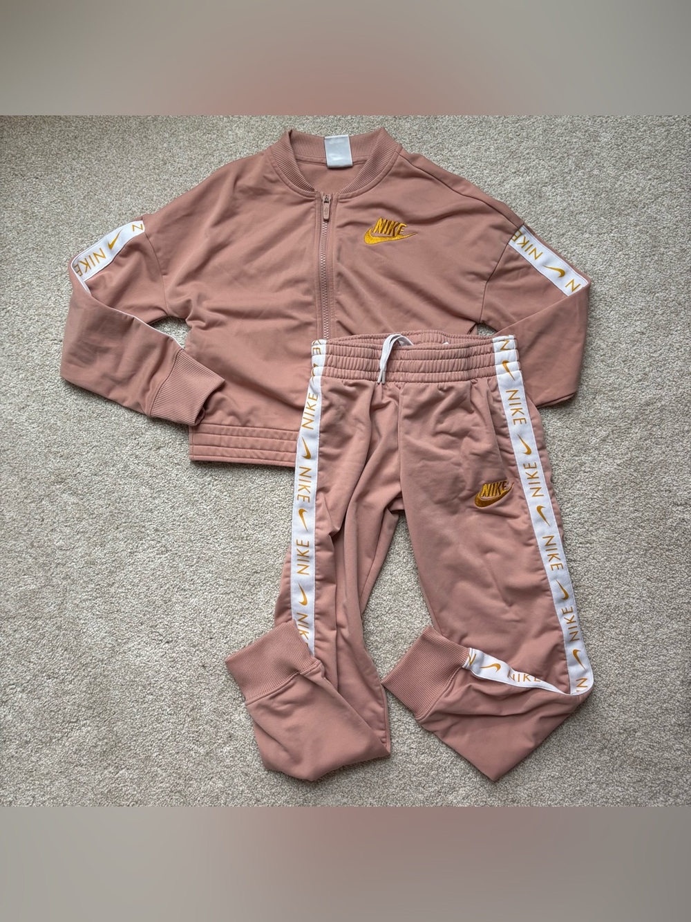 Nike Girl's 2 Piece Set Girl's Rose Gold Track Suit Size Medium EUC